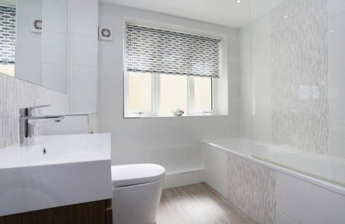 LATITUDE WEST by BOURNECOAST - An Impressive Holiday Apartment with FANTASTIC SEA VIEWS, a Balcony and Parking - FM6180 - Foto 20