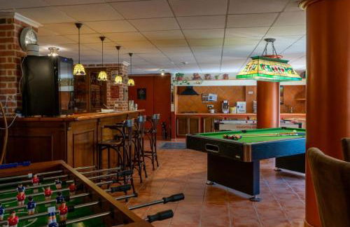 10 Bedroom 5 Star Luxury Villa & Heated Pool for 5 to 28 Guests near Alicante - Foto 35