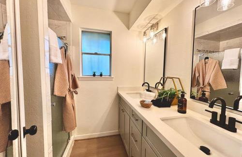 King Bed Suite in Conroe , Garage Available - Foto 62