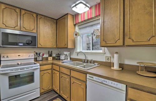 4 Mi to Lake Unit with Pool Access in Fairfield Bay - Foto 8