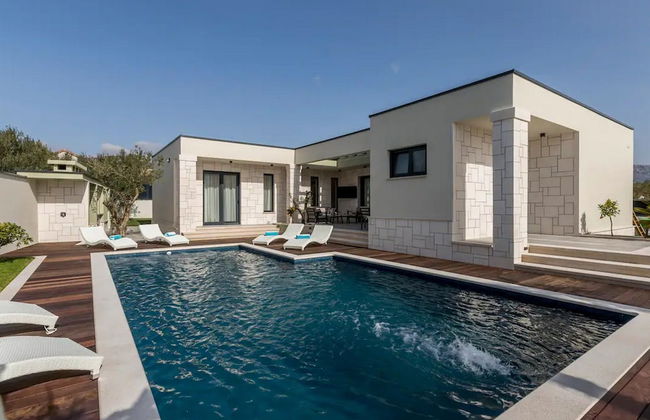 Sophisticated Oasis Residence Villa With Pool - Foto 28