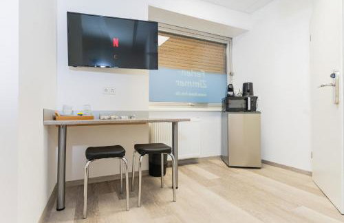 Private room #5 with 2 beds, ground floor, AC, only 2min to RAB - Foto 9