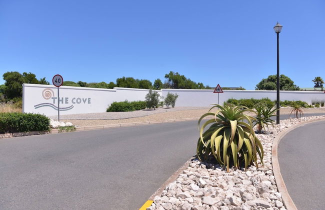 Pelican Cove is a Modern 4-bedroom Holiday Home in Langebaan With Some Sea Views - Foto 30