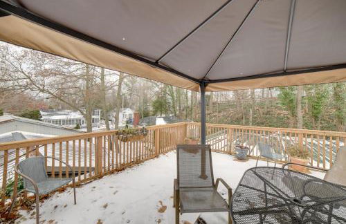 Charming Saugatuck Condo with Private Deck and Grill! - Foto 8