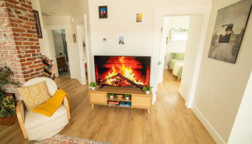 Reno's Biggest Little House - Cozy Home Theatre - Foto 5