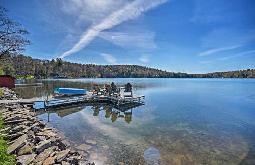 BBQ Ready Lakeside Milford Home with Paddleboat - Foto 26