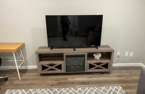 Cheerful 2 bedroom home 20 minutes from downtown - Foto 2