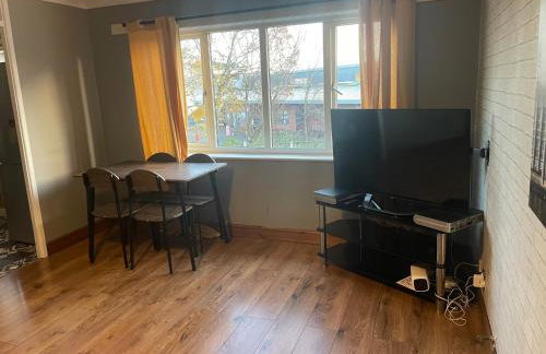 Tipton 2 Bedroomed long Stay Pad van or car free parking - Foto 9