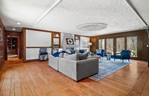 Unique Estate 5 Bedrooms Fire Pit Sleeps 10 - Foto 23