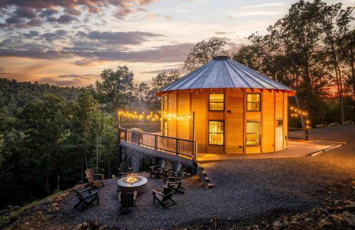 Skyline Yurt: Hot Tub~Wood Stove~WiFi~EVcharger - Foto 1