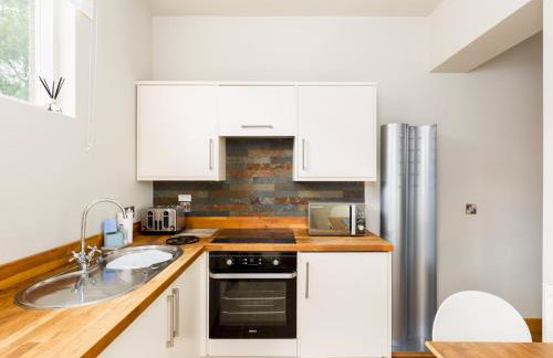 CV37 9HF The Tack Room Shottery · Charming 1Bed in Shottery with secure Parking Pass The Keys - Photo 11