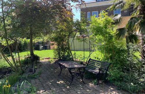 Beautiful 2 bed terrace flat close to Greenwich - Pass the Keys - Photo 56