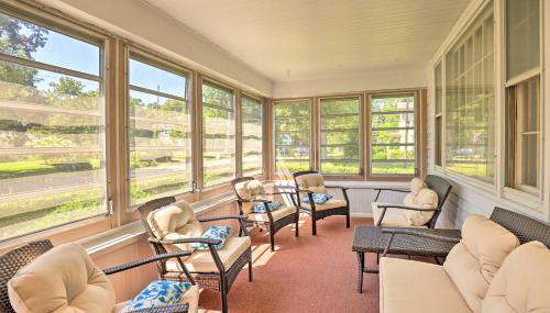 Walk to Beach, Marina and Town! Lake Ontario Getaway - Foto 2