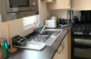 Mollys Retreat pet friendly three bed caravan with small garden Newquay Bay Resort Quieter area of park - Foto 9