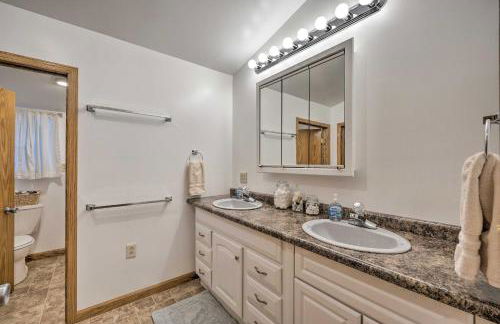 Spacious Kansas Retreat On-Site Disc Golf! - Foto 24