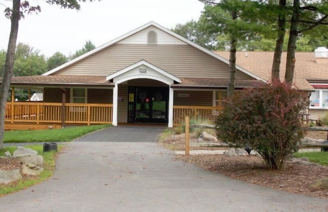 Poconos Chalet Newly Renovated, Great Location 4 Bedroom Home by RedAwning - Foto 45