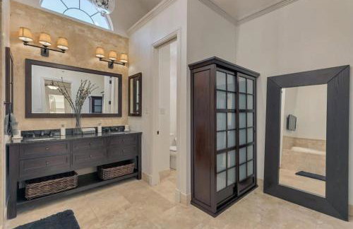 Gorgeous Vacation Home w Private Pool - Photo 29