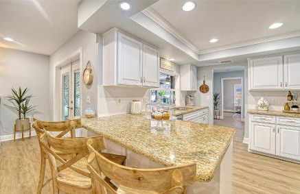 Casa Del Mar - Pet Friendly House on Siesta Key w/ Outdoor Patio & Private Screened-In Heated Pool! - Foto 18