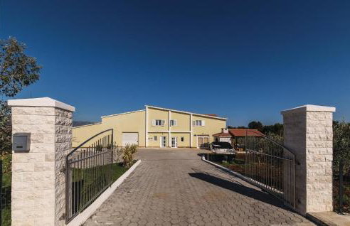 2 Bedroom Stunning Apartment In Divulje - Foto 10