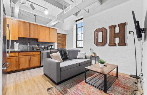 Downtown Loft l Cleveland l Parking l Cafe - Photo 18