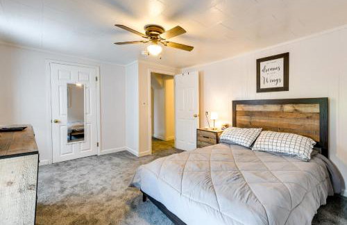 Steps to Crystal Lake Spacious Retreat with Views - Foto 24