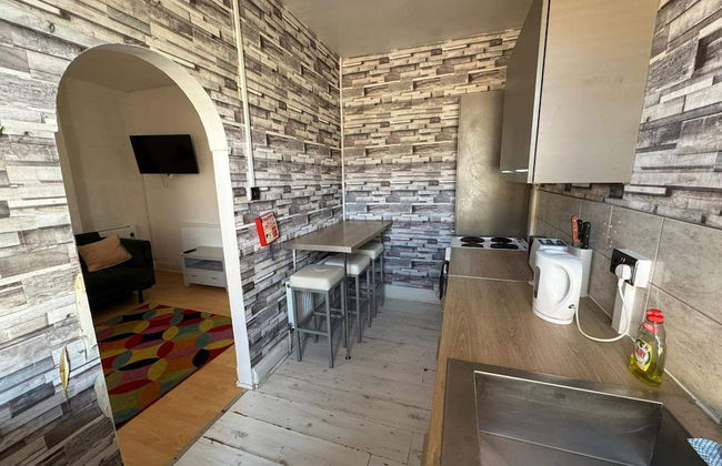2 Bed Flat - Sleeps 3 - Parking - Wifi - Foto 7