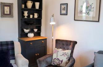 Courtyard Cottage - Photo 11