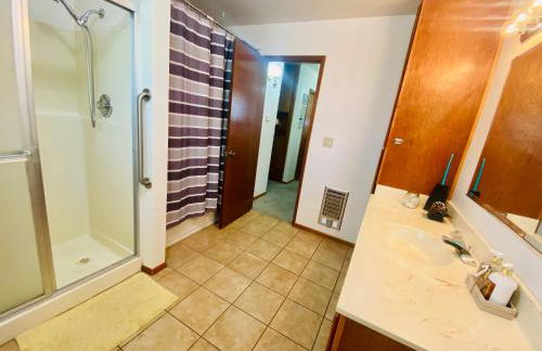 Family friendly, 3 bedroom house, with king bed for up to 15 - BBQ - Internet - jet tub - Foto 23