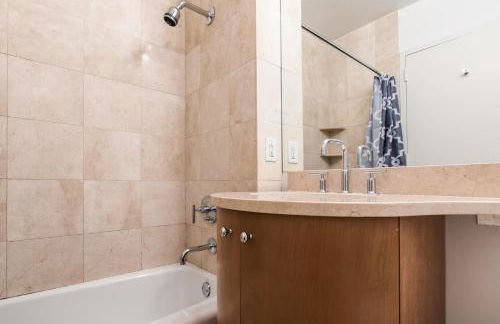 Bright 2 Bedrooms 2 Bathrooms Unit - Foto 31