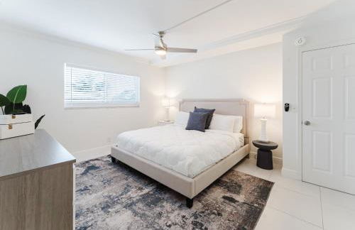 Serene Waterfront 2BR 2BA with Intracoastal Views, Pool, Balcony, Parking - Foto 38