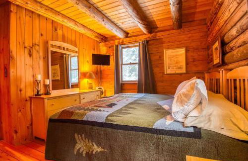 Family-Focused & Pet-Friendly Log Cabin with 4BR 2BA Sleeps 10 - Photo 15