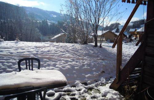 A4 km de Megève très joli studio avec jacuzzi ,vue sur les montagnes au calme - Foto 33