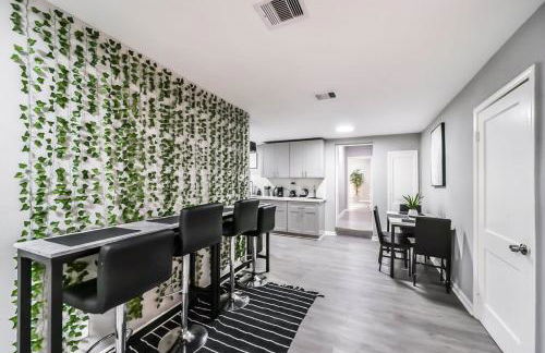 Comfy 5BR Holiday Home with Hot Tub, 10min from NGR Stadium - Foto 36