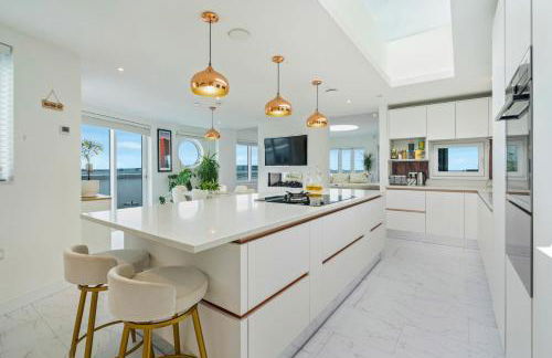 The Penthouse - Marine House - Photo 13