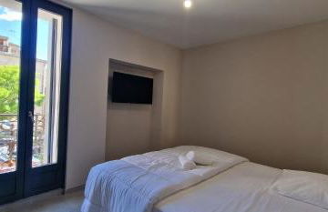 SUPERBE APPARTEMENT porte de la Cité Médiévale à SOMMIERES entièrement rénové très bien équipé 6 pers balcon clim parking privé devant - Foto 20