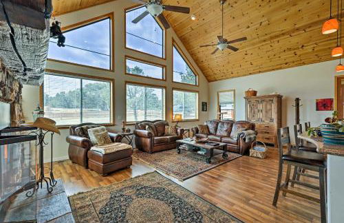 Hot Tub and Game Room! 30-Acre Vernon Retreat - Foto 9