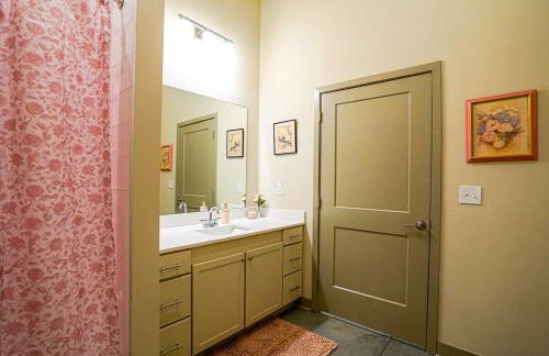 Rose Quartz Suite - NEW 2 bdrm 2 bath - Foto 27