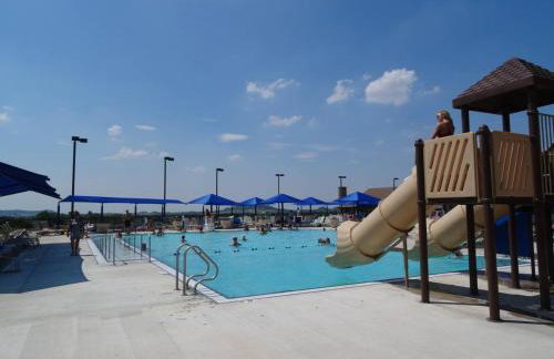 Galena Spring Escape - Hot Tub & Cozy Nights - Foto 6