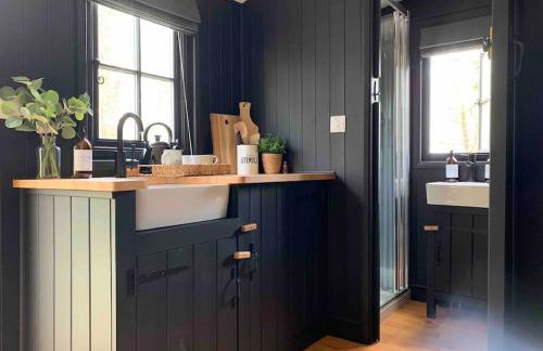 Shepherd's Hut - Sleeps 2 - Pet Friendly - Parking - Foto 38