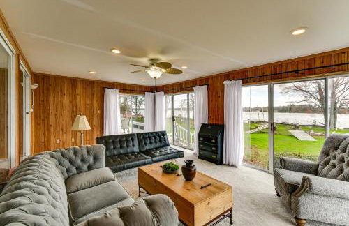 Lakefront Fall Home w/ Deck & Dock in Oscoda Twp! - Foto 2