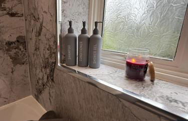 Charming 3 BR - NEC HS2- Long Stays Wifi Parking Airport - Foto 10