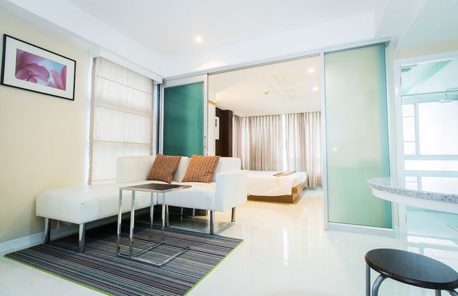 Silom convent garden - Photo 28