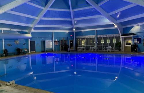 Stunning! Pocono Escape! HotTub Sauna Pool Ski Pet-Friendly Firepit Game Room Fireplace BBQ Lakes Tennis Fishing - Foto 73