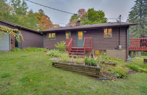 Hermantown Home with Decks, Grill and Hot Tub! - Foto 40