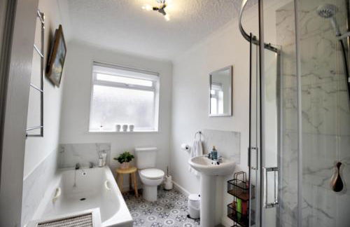 Amazing sea views and hot tub - Photo 26