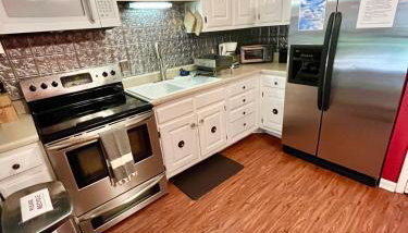 Family Friendly Downtown Home - Private Yard & Grill - Location, Location, Location! - Foto 3