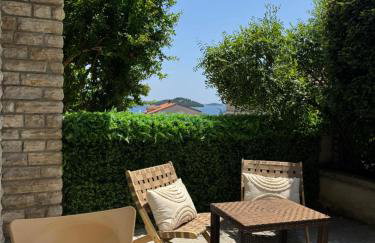 Private studio apartment with a garden and a terrace - Photo 8