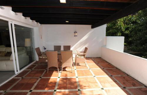 Bonito piso con jardines y piscina - Foto 4