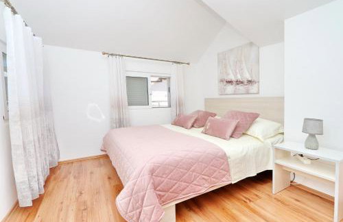 Villa Green Bay Apartments - Photo 5