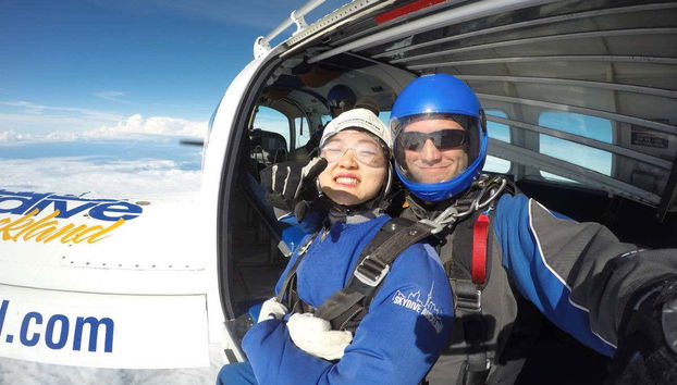 Sur le point de sauter depuis l’avion